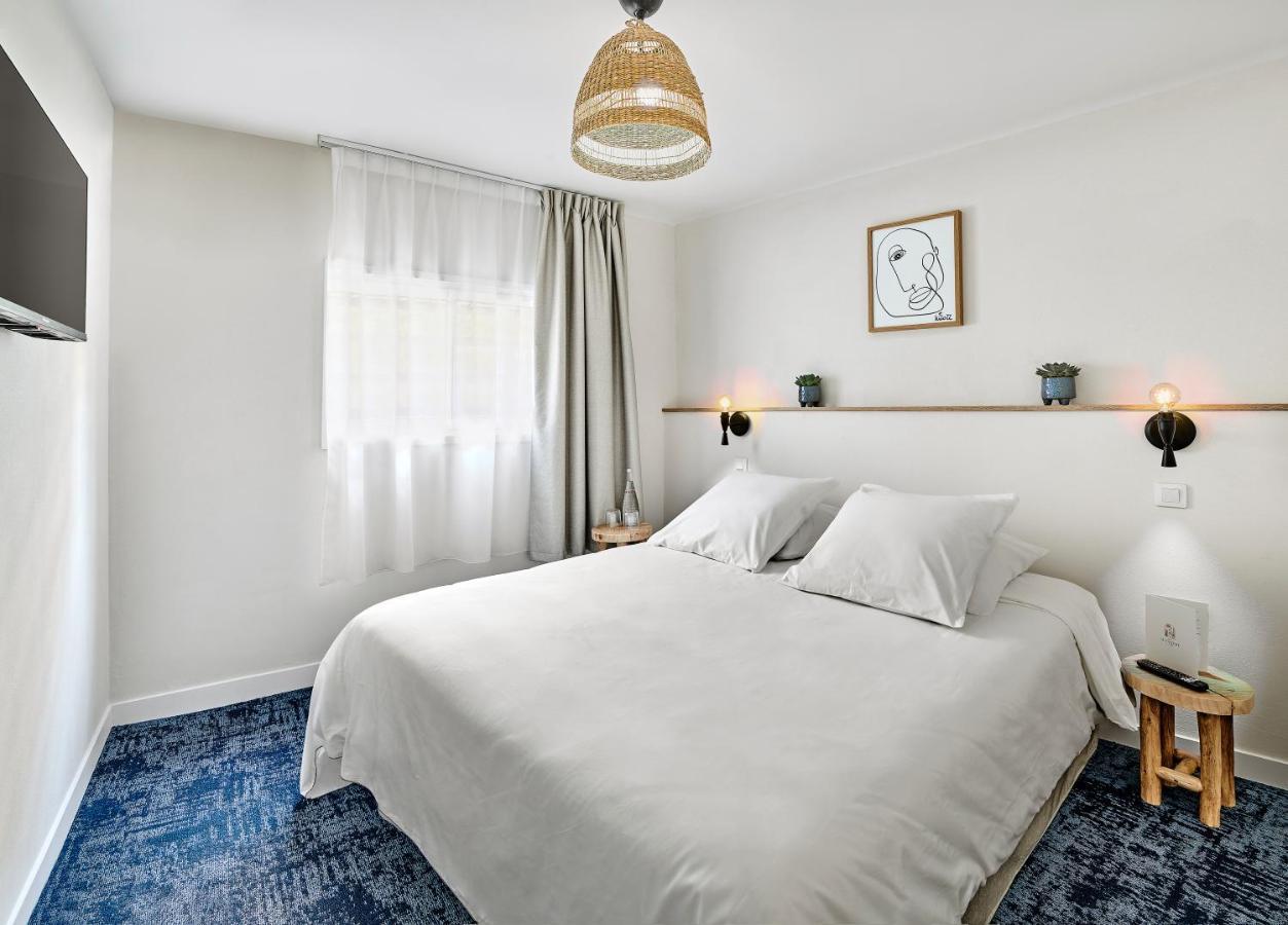 Hotel Le Suquet Cannes Bagian luar foto