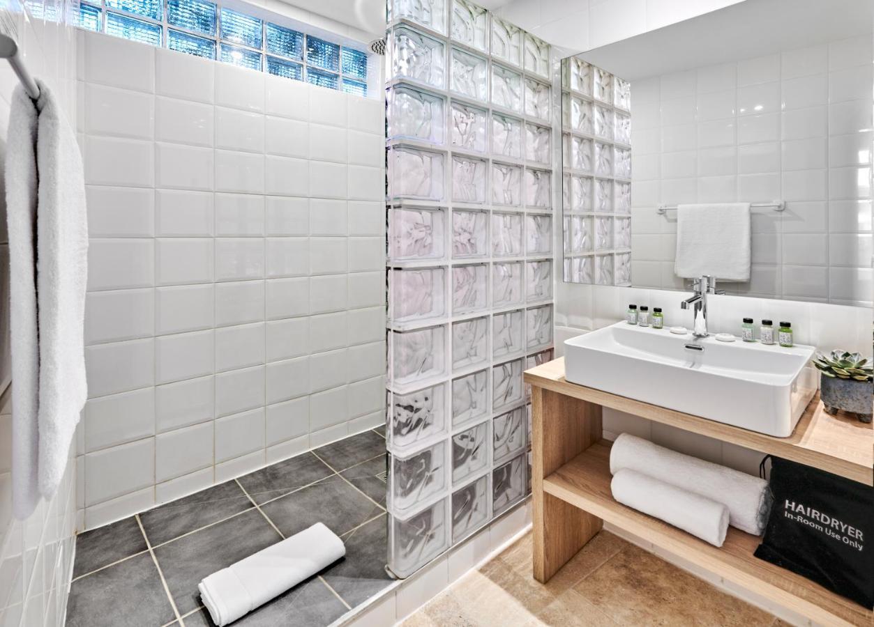 Hotel Le Suquet Cannes Bagian luar foto