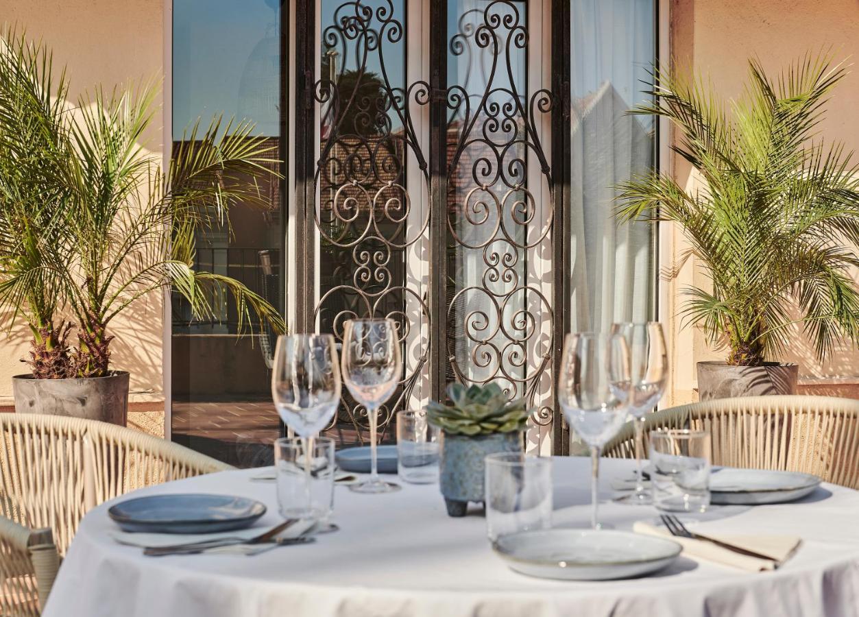 Hotel Le Suquet Cannes Bagian luar foto