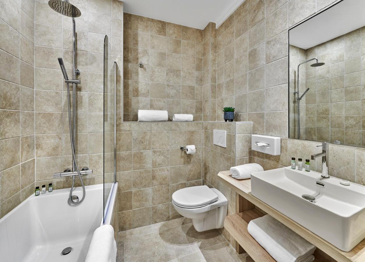 Hotel Le Suquet Cannes Bagian luar foto